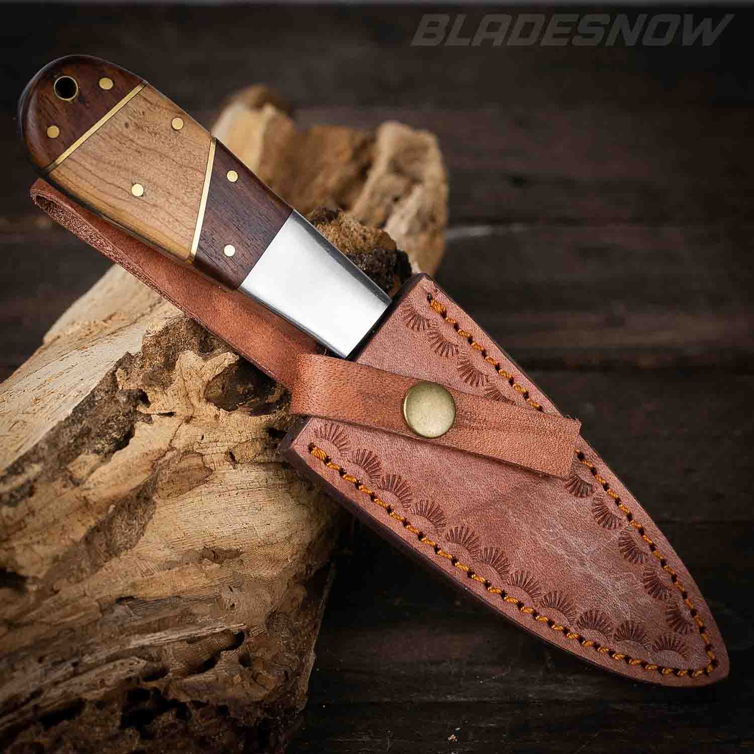 Damascus Steel Hunting Knife in leather sheath