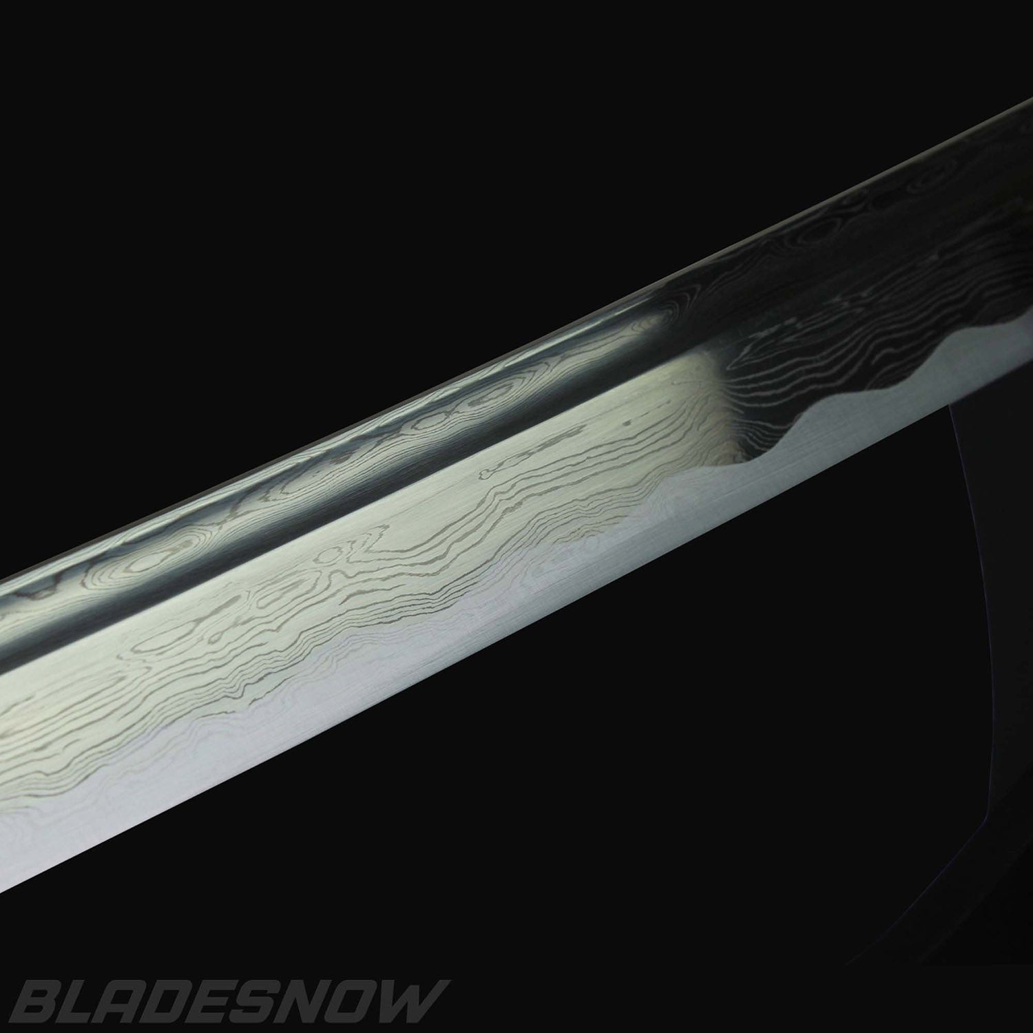 damascus pattern on katana sword